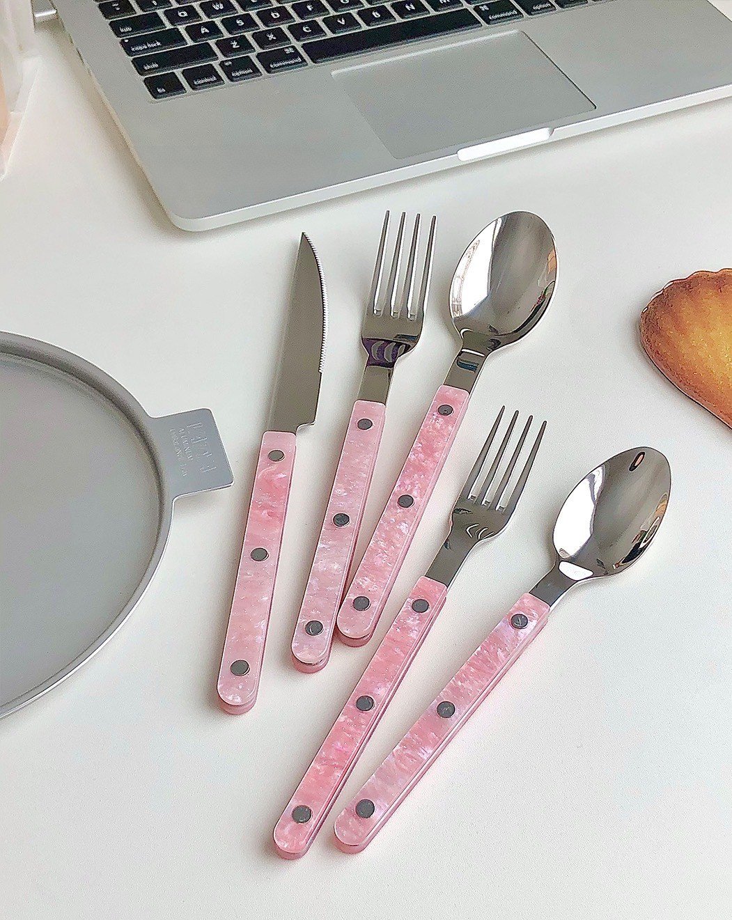 10-Piece Modern Pink Flatware Set – Sleek Stainless Steel Silverware for Elegant Dining - NovaShop