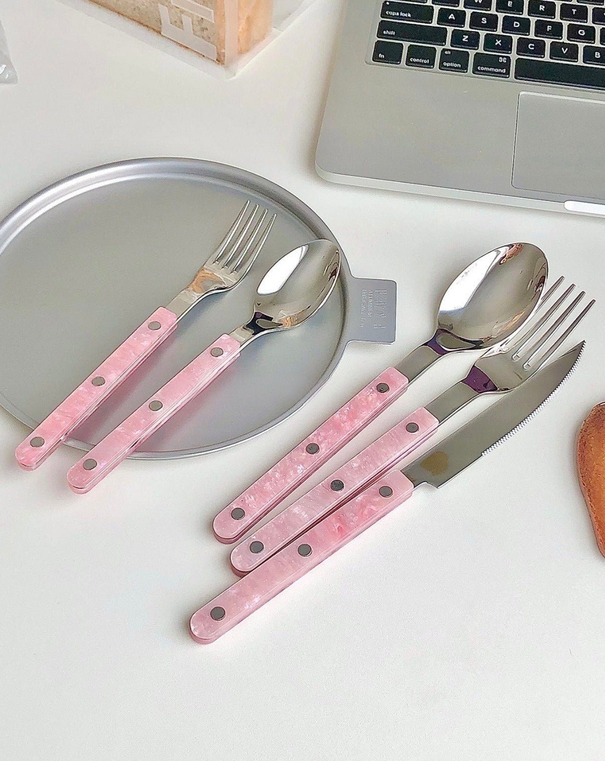 10-Piece Modern Pink Flatware Set – Sleek Stainless Steel Silverware for Elegant Dining - NovaShop