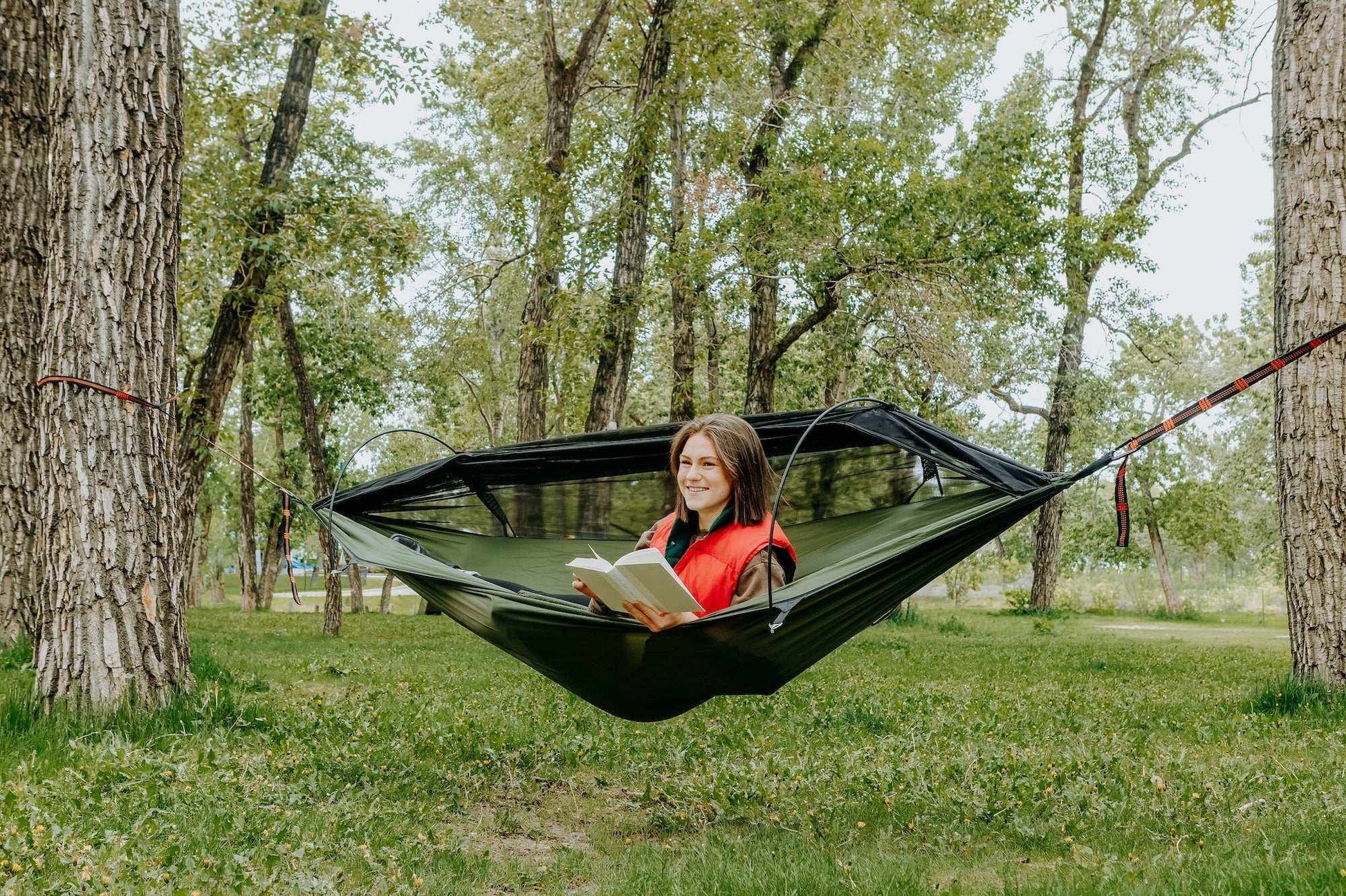 Ultra-Light Camping Hammock with Mosquito Net – Portable & Durable - NovaShop